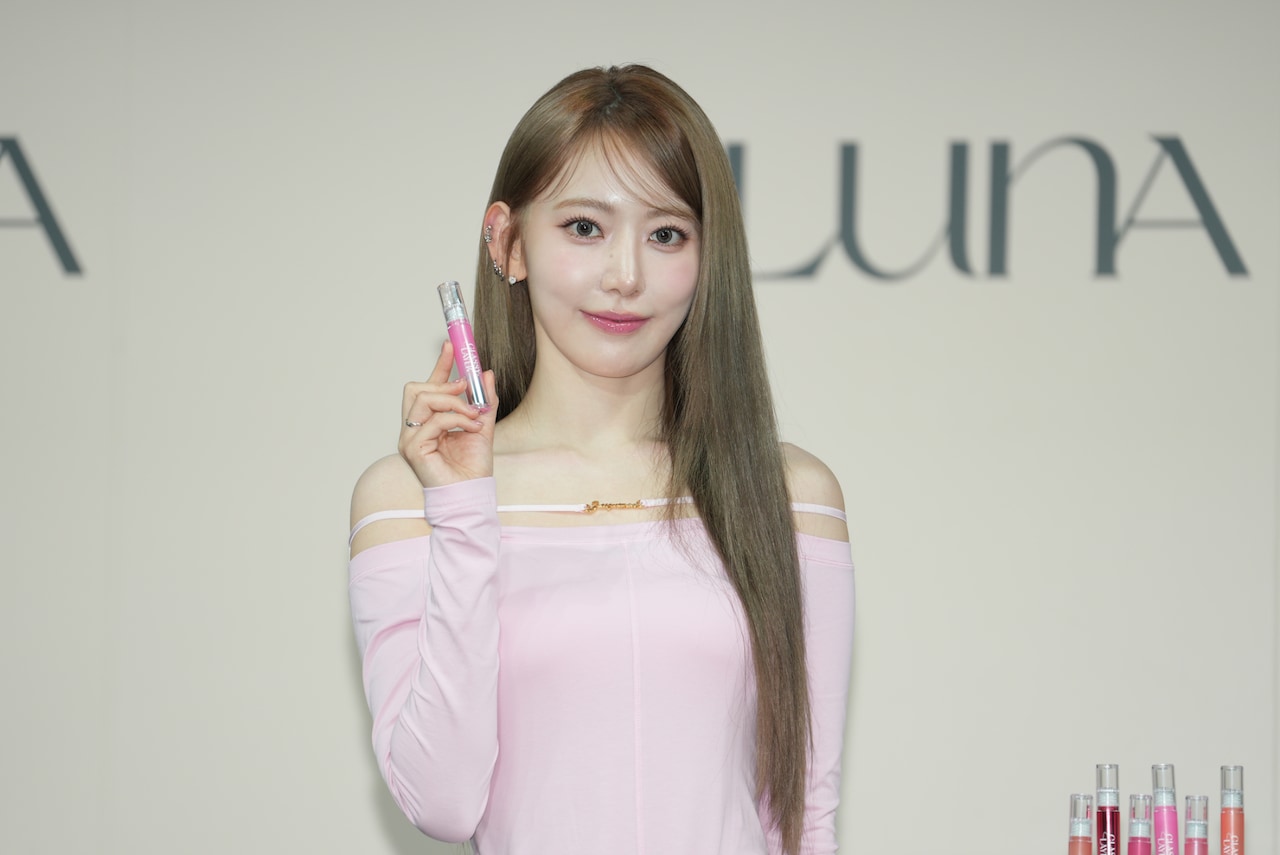 LE SSERAFIMのSAKURAのお気に入りカラーはメロンサワー、LUNAリップの重ね塗りに感動