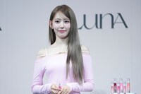 SAKURA（LE SSERAFIM）