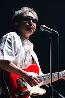 向井秀徳（Vo, G）（撮影：菊池茂夫）