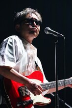 向井秀徳（Vo, G）（撮影：菊池茂夫）