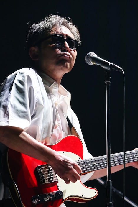 向井秀徳（Vo, G）（撮影：菊池茂夫）