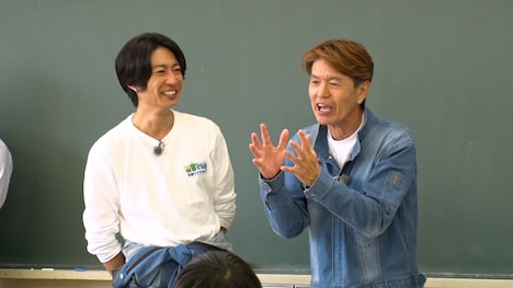 左から相葉雅紀、ヒロミ。(c)テレビ朝日