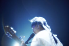 青葉市子が未発表の新作を初演、10人の多彩なアンサンブルで届けた 