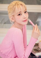 LUNAのグローバルアンバサダーを務めるSAKURA（LE SSERAFIM）。