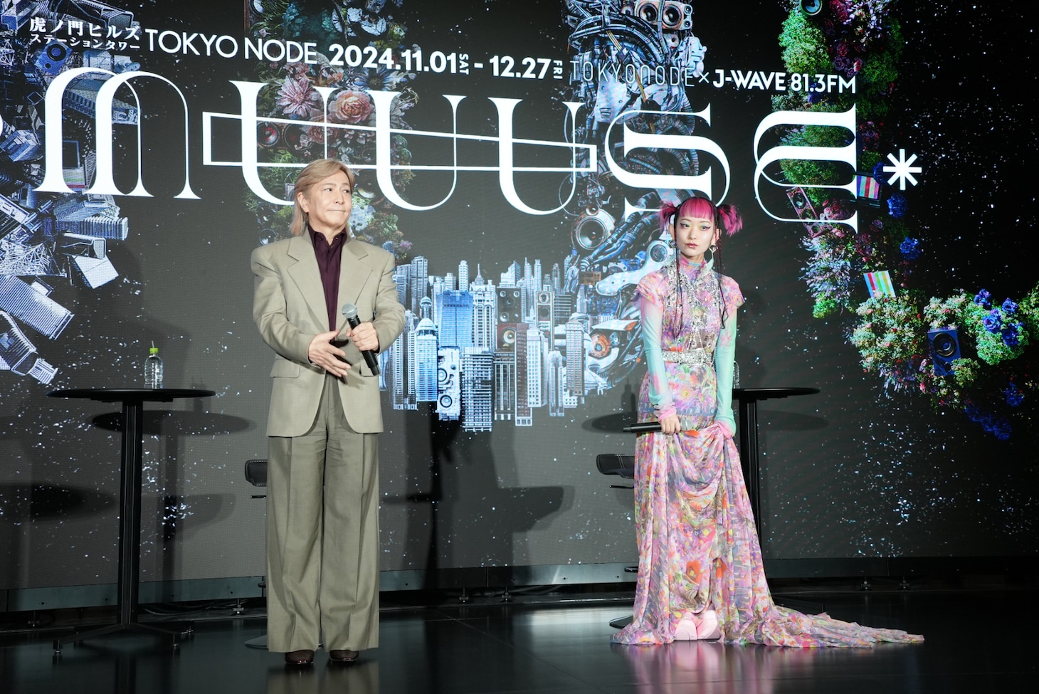 左から小室哲哉（TM NETWORK）、詩羽（水曜日のカンパネラ）。