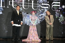 左から別所哲也、詩羽（水曜日のカンパネラ）、小室哲哉（TM NETWORK）。