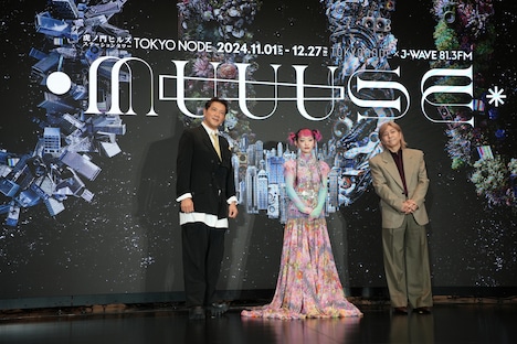 左から別所哲也、詩羽（水曜日のカンパネラ）、小室哲哉（TM NETWORK）。