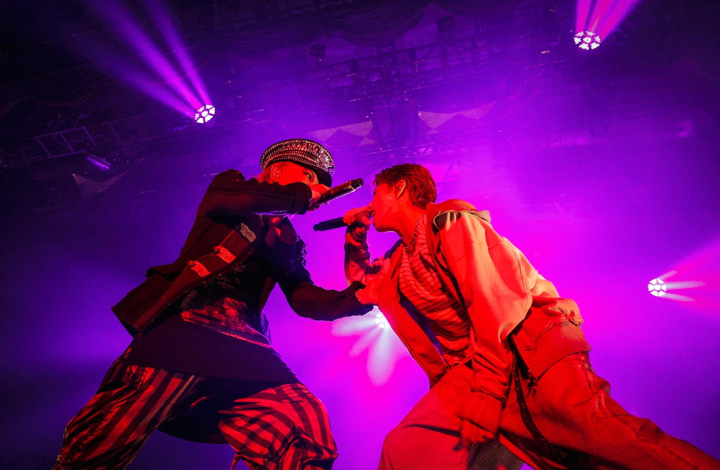 「夢幻」をデュエットするHYDEとHiro（ MY FIRST STORY）。