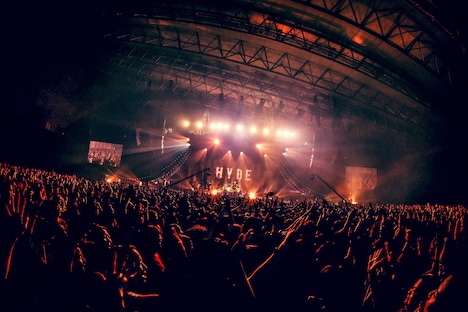 HYDE「HYDE [INSIDE] LIVE 2024 -EXTRA-」幕張メッセ国際展示場9～11ホール公演の様子。