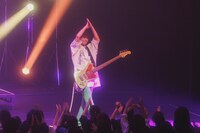 須藤優（B）（Photo by Viola Kam［V'z Twinkle］）