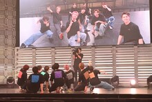 「MEMORIAる」のリハーサルでポーズを決める超特急。