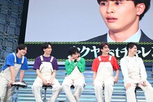 「トレモネア」のVTRに耳を塞ぐタクヤ（中央）と1桁号車チーム。