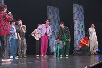 ユーキの失敗に崩れ落ちるメンバー。