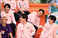 大ウケするタカシ（超特急 / 上段右）。