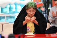 キセキポーズを決めるFUMIYA（BUDDiiS）。