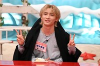 ピースする桜木雅哉（原因は自分にある。）。