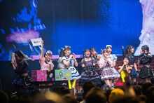 思惑通りに引き当て盛り上がる一同と落ち込む奥ゆい（右から2番目）。