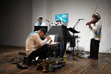 ASA-CHANG＆巡礼ニューヨーク公演の様子。（Courtesy of ISSUE Project Room. Photography by Aaron Rosenblum.）