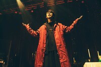 オチャ大臣に扮する岡崎真輝（B）。（Photo by Masato Yokoyama）