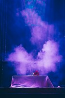 不穏な空気を放つM王の棺。（Photo by Masato Yokoyama）