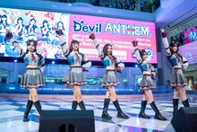 Devil ANTHEM.によるライブの様子。