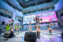 Devil ANTHEM.によるライブの様子。