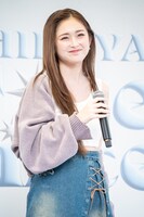 デビュー曲「あなたに捧げる応援歌」を歌うゆうちゃみ。