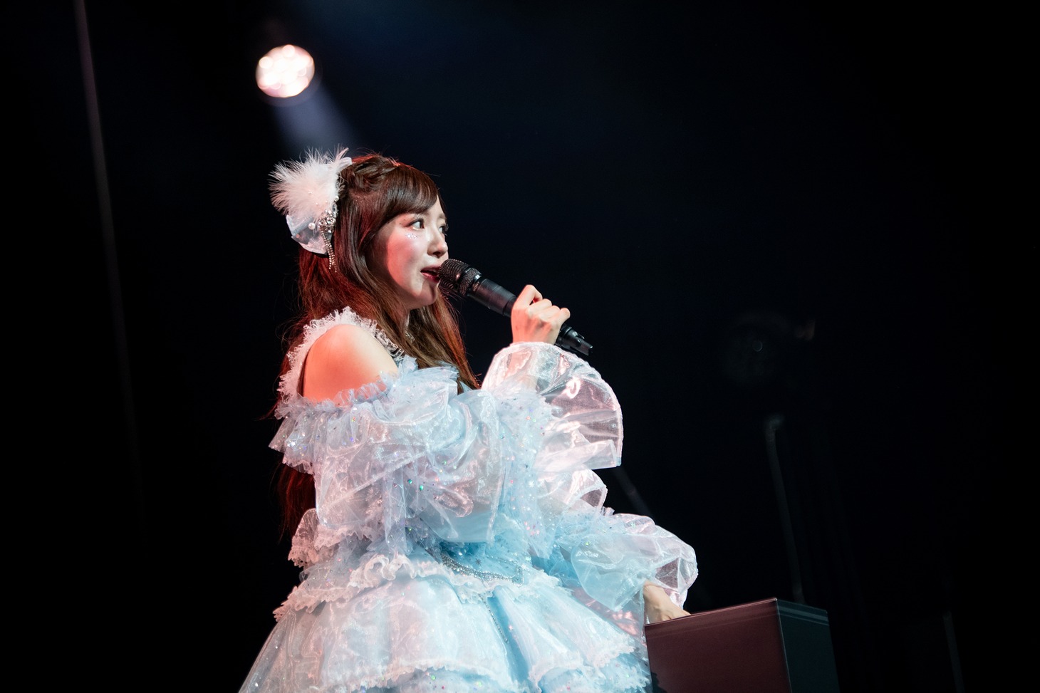 ボックスから質問を引く中山莉子。
