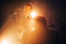 柳瀬二郎（Vo, G / betcover!!）（Photo by Kana Tarumi）