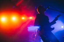 柳瀬二郎（Vo, G / betcover!!）（Photo by Kana Tarumi）