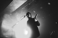 柳瀬二郎（Vo, G / betcover!!）（Photo by Kana Tarumi）