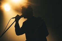 柳瀬二郎（Vo, G / betcover!!）（Photo by Kana Tarumi）