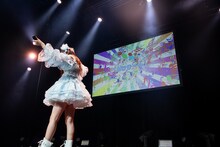 「ぶひひーん」の声を求める中山莉子。