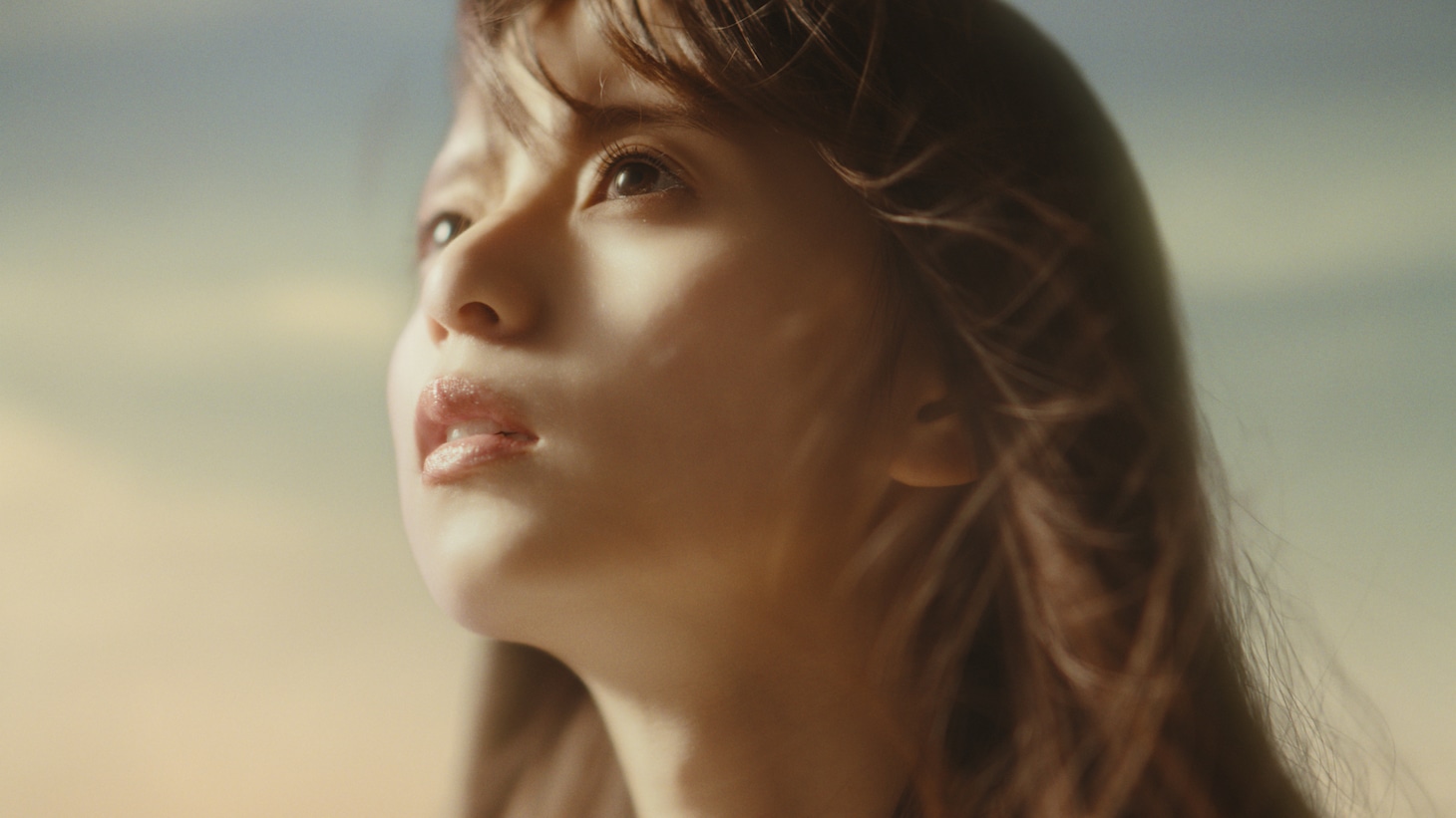 齋藤飛鳥出演のVaundy「風神」ミュージックビデオより。