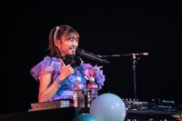 楽しそうなDJ星名美怜。