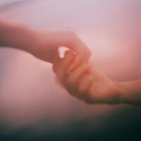 映秀。「ほどほどにぎゅっとして」ジャケット