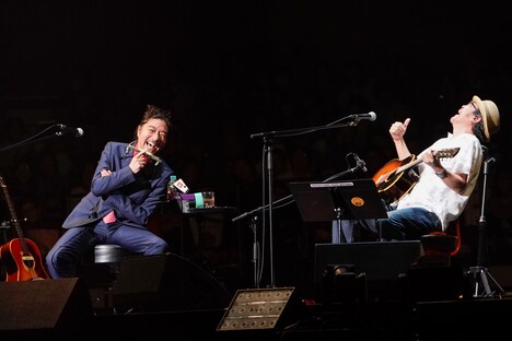 トータス松本（ウルフルズ）と奥田民生。