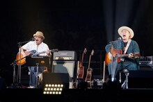 奥田民生と浜崎貴司（FLYING KIDS）。