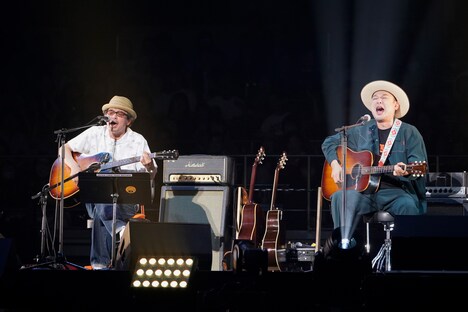 奥田民生と浜崎貴司（FLYING KIDS）。