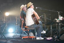 奥田民生と浜崎貴司（FLYING KIDS）。