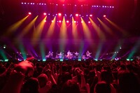 「GOZ LIVE AT RYOGOKU KOKUGIKAN」の様子。