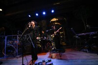 Little Black DressのBLUE NOTE PLACEでのライブの様子。（Photo by Makiko Takada）