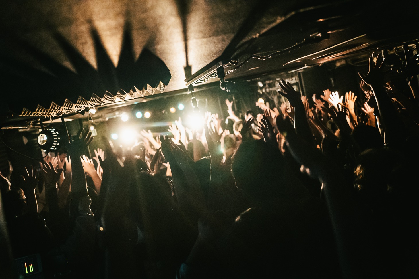 BiSのライブの様子。