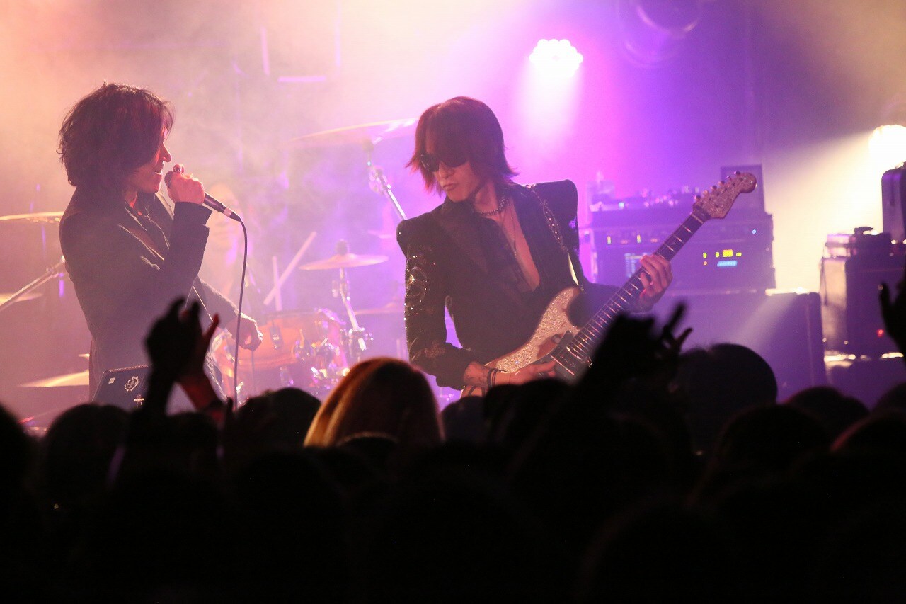 tezya（tezya＆the sightz）、SUGIZO（LUNA SEA、X JAPAN）。（写真