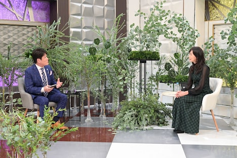 トーク中の林修(左)、竹内まりや(右)。(c)MBS