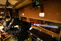 巻頭座談会の中で触れられている帝国劇場の照明室。