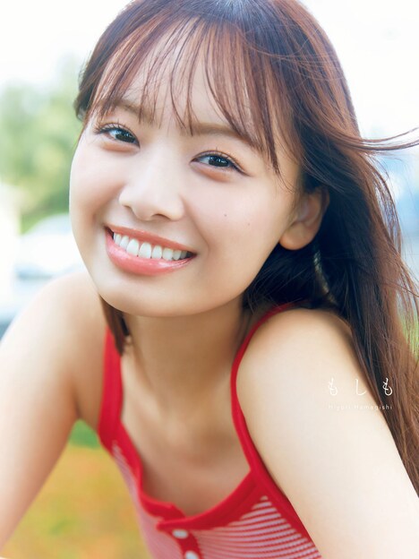 濱岸ひより（日向坂46）1st写真集「もしも」Loppi・HMV限定版表紙（撮影：三宮幹史［TRIVAL］）