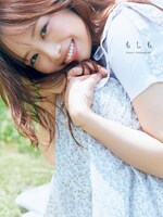 濱岸ひより（日向坂46）1st写真集「もしも」楽天ブックス限定版表紙（撮影：三宮幹史［TRIVAL］）