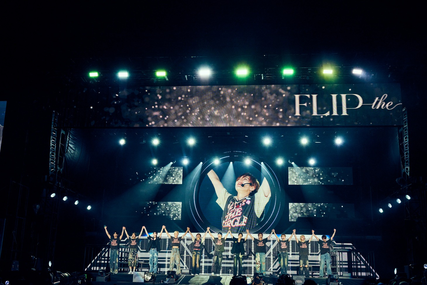 「2024 INI FAN-CON TOUR [FLIP THE CIRCLE]」大阪・万博記念公園もみじ川芝生広場公演の様子。(c)LAPONE Entertainment