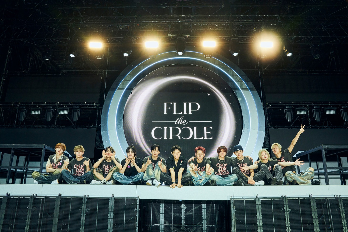 「2024 INI FAN-CON TOUR [FLIP THE CIRCLE]」大阪・万博記念公園もみじ川芝生広場公演の様子。(c)LAPONE Entertainment